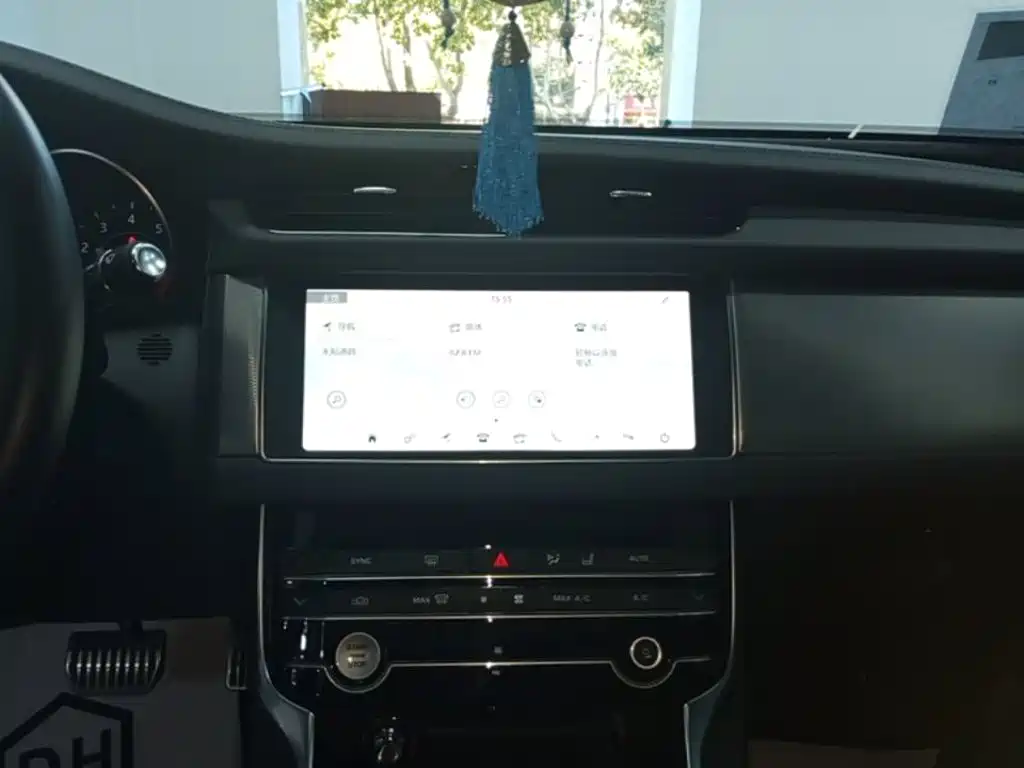 Jaguar XFL — миниатюра 13