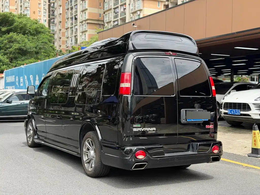 GMC Savana — миниатюра 9