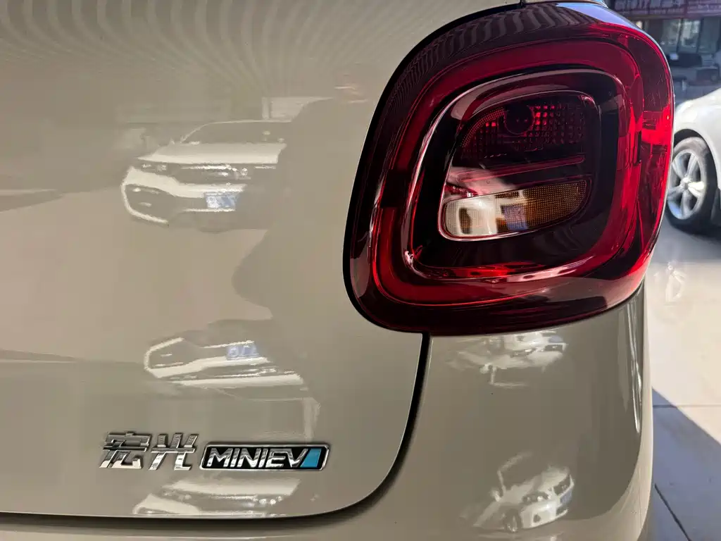 Wuling MINIEV — миниатюра 12