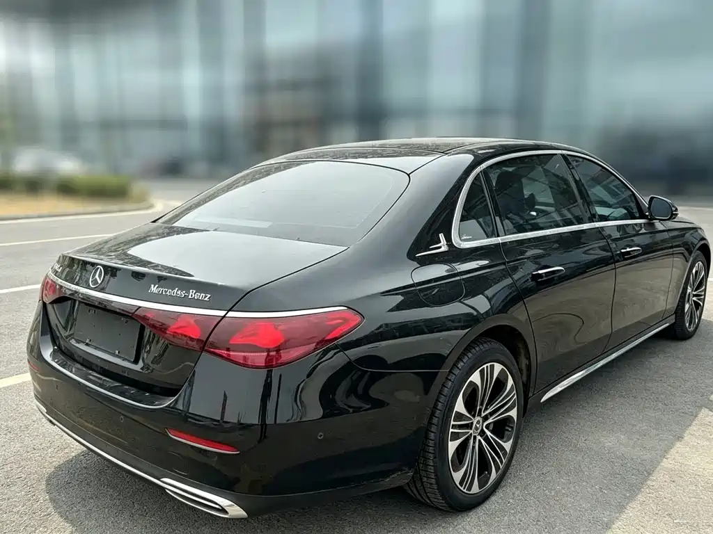 Mercedes-Benz E-Class — миниатюра 3