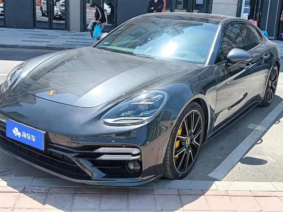 Porsche Panamera 2023