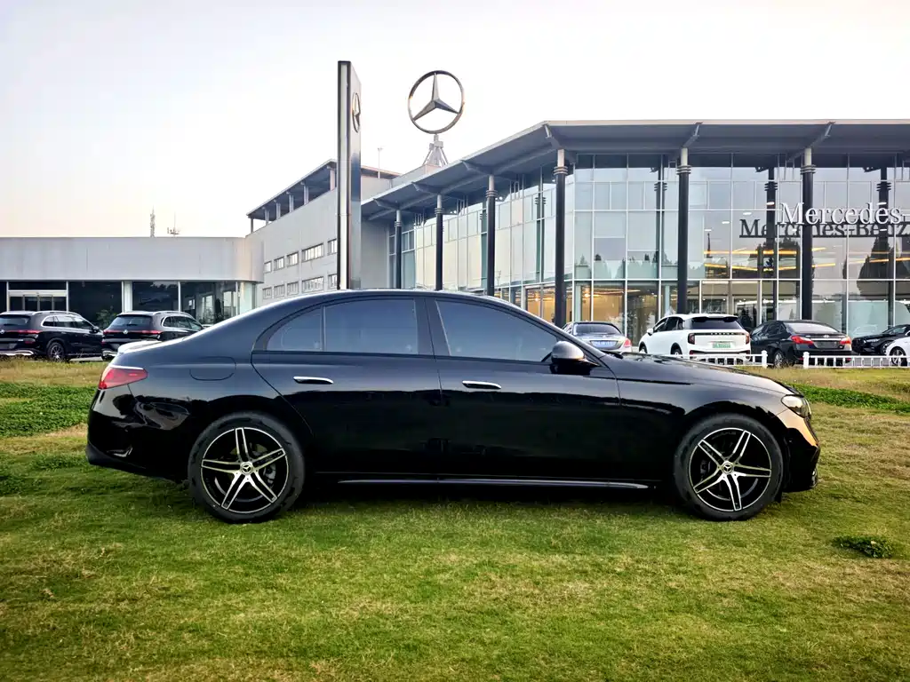 Mercedes-Benz E-Class (Import) — миниатюра 4