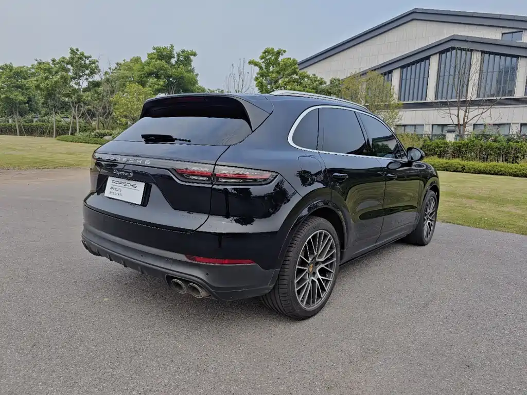 Porsche Cayenne — миниатюра 4