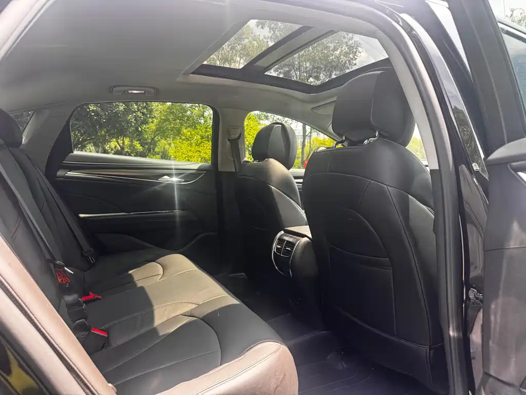 Buick LaCrosse — миниатюра 10