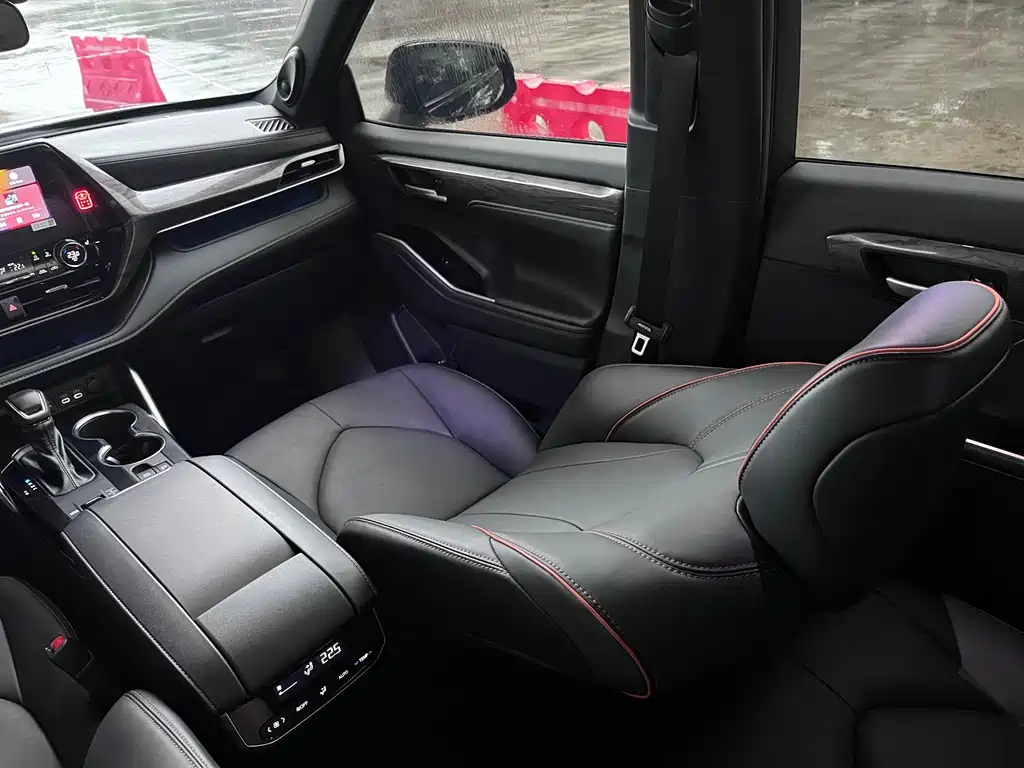 Toyota Crown Kluger — миниатюра 13