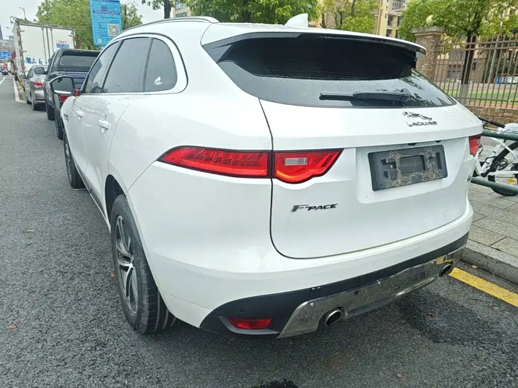 Jaguar F-PACE — миниатюра 5