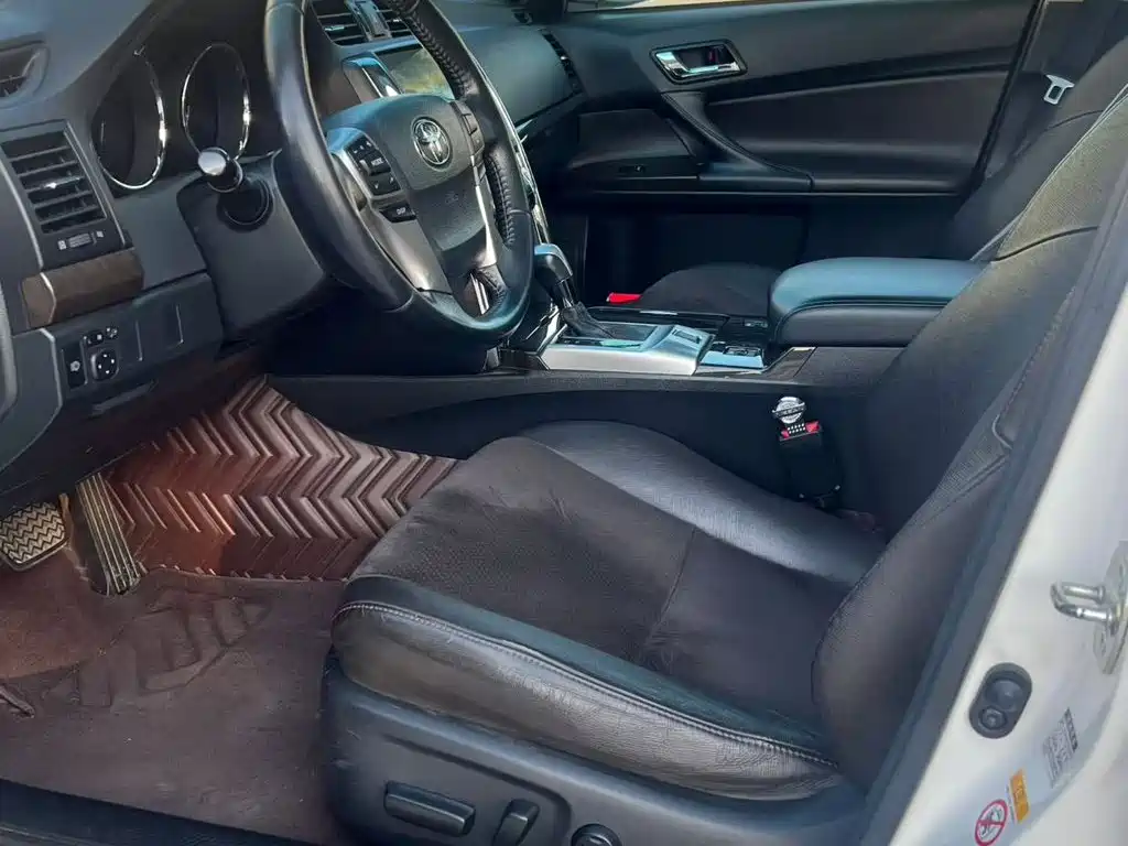 Toyota Reiz — миниатюра 4
