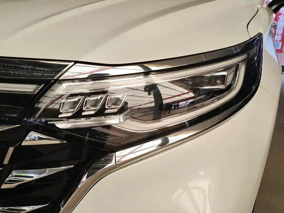 Roewe iMAX8 — миниатюра 5