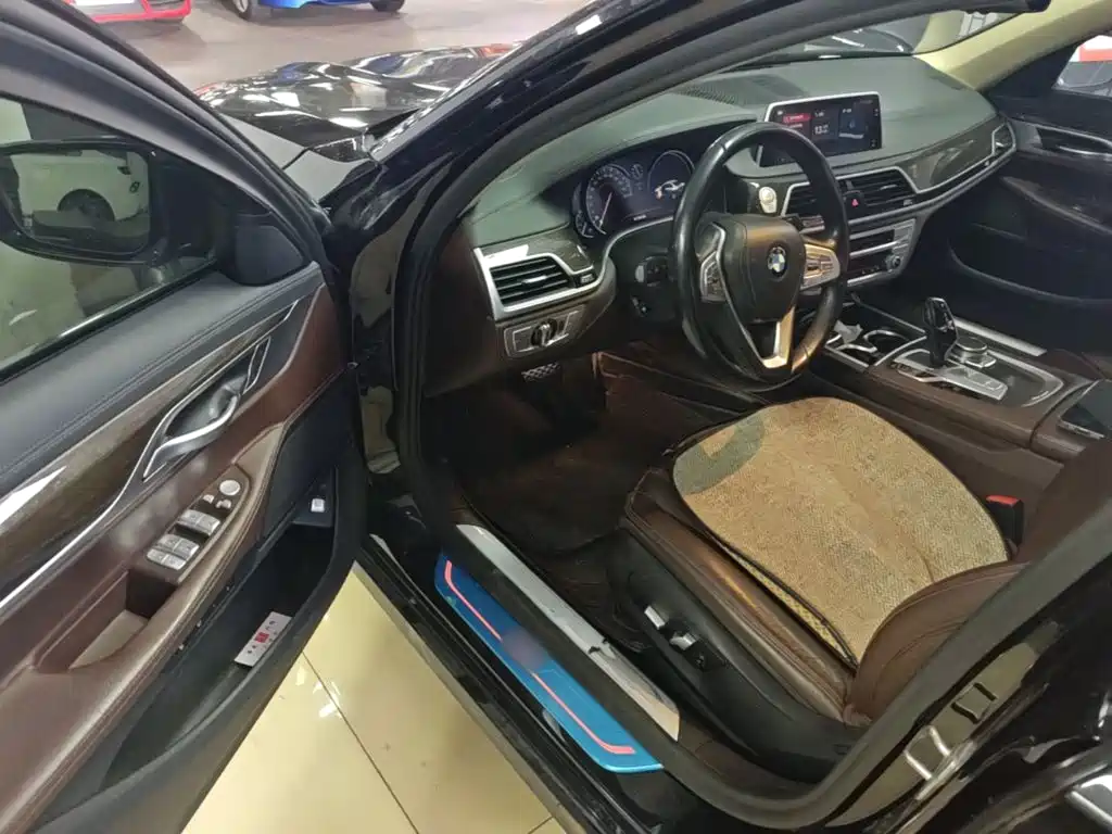 BMW 7 Series — миниатюра 16