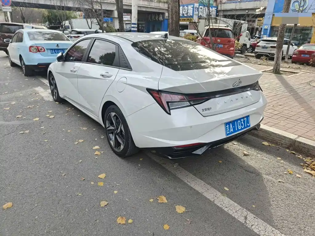 Hyundai Elantra — миниатюра 7