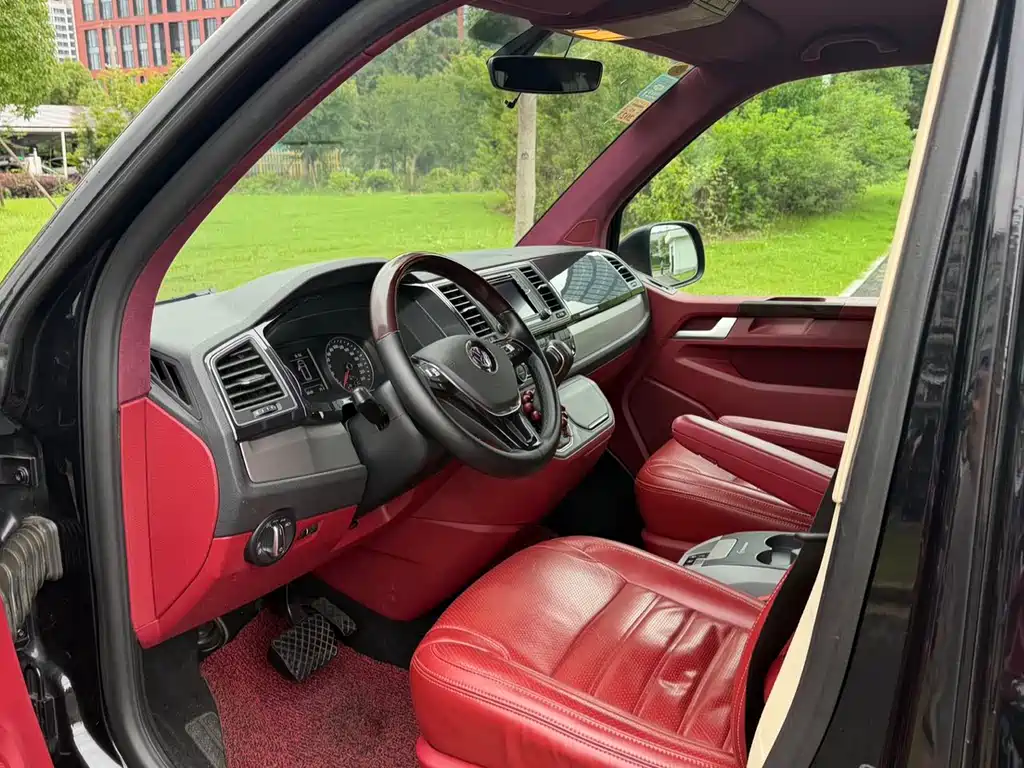 Volkswagen Caravelle 2018 2.0TSI Luxury 7 мест