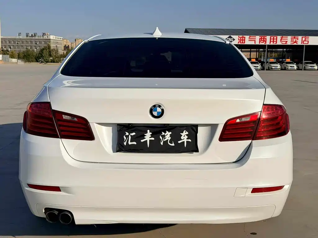 BMW 5 Series — миниатюра 8