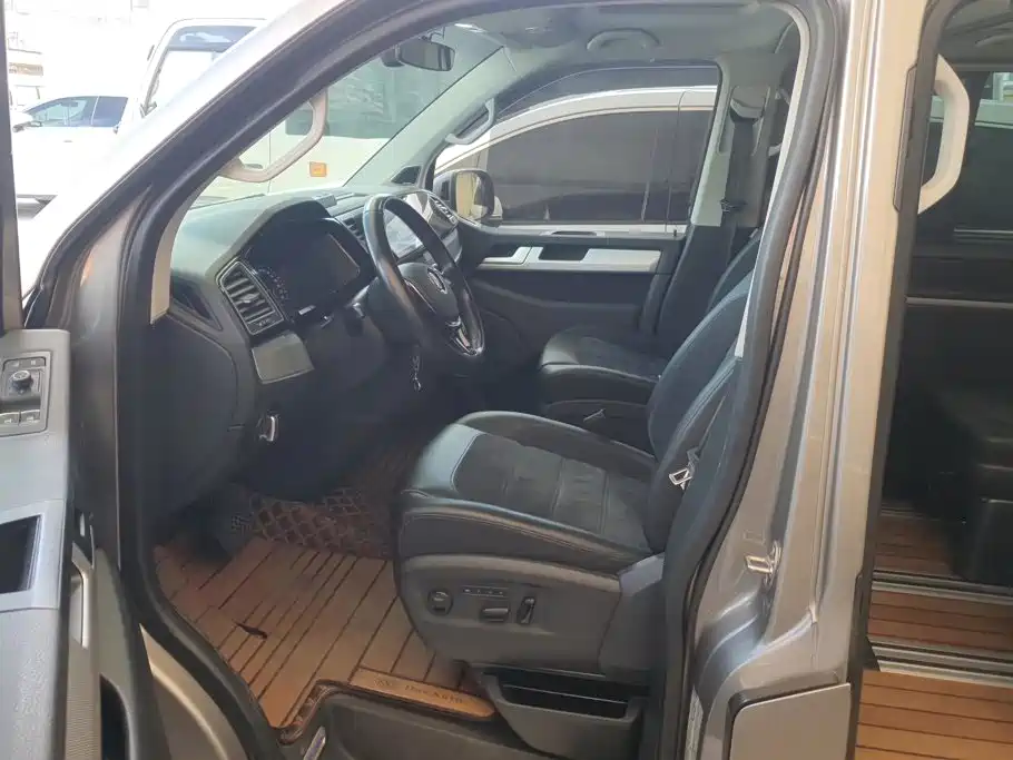 Volkswagen Multivan — миниатюра 9