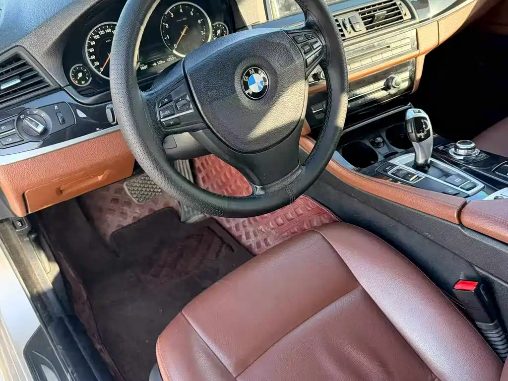 BMW 5 Series — миниатюра 4