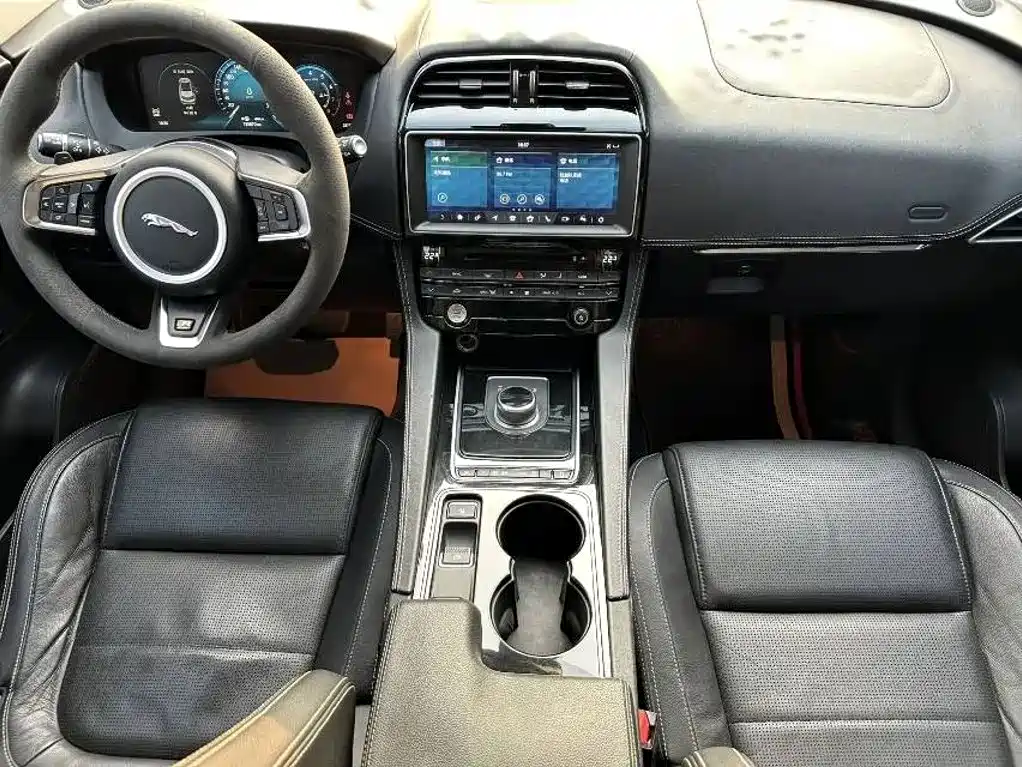 Jaguar F-PACE — миниатюра 8