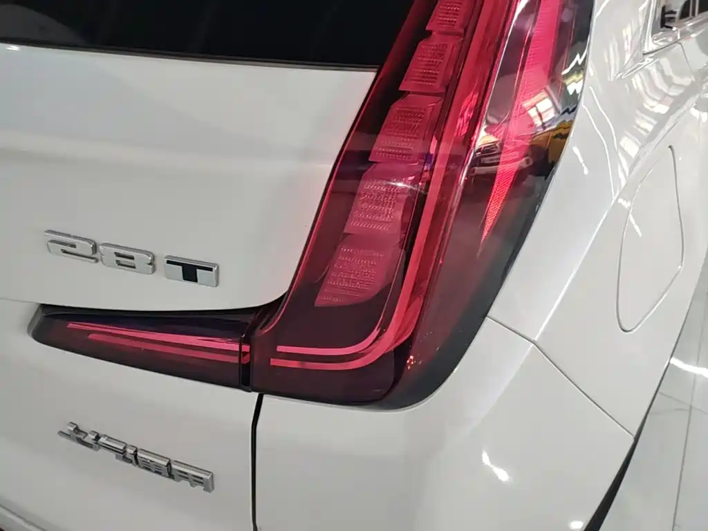 Cadillac XT4 — миниатюра 8