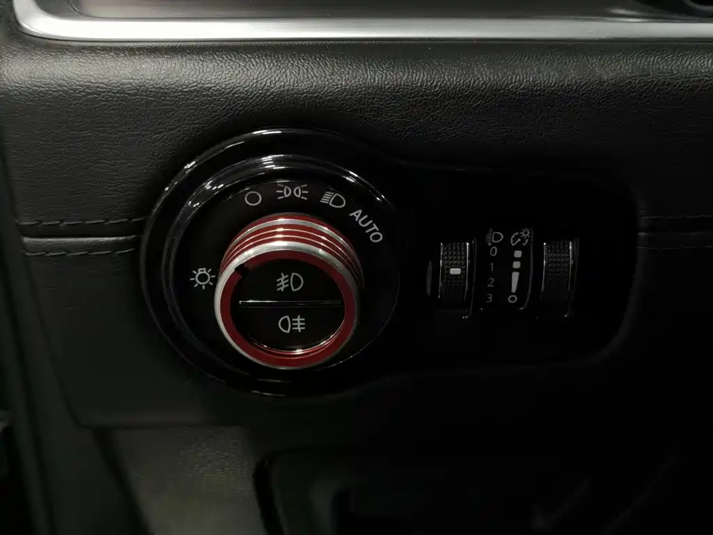 Jeep Grand Commander — миниатюра 21