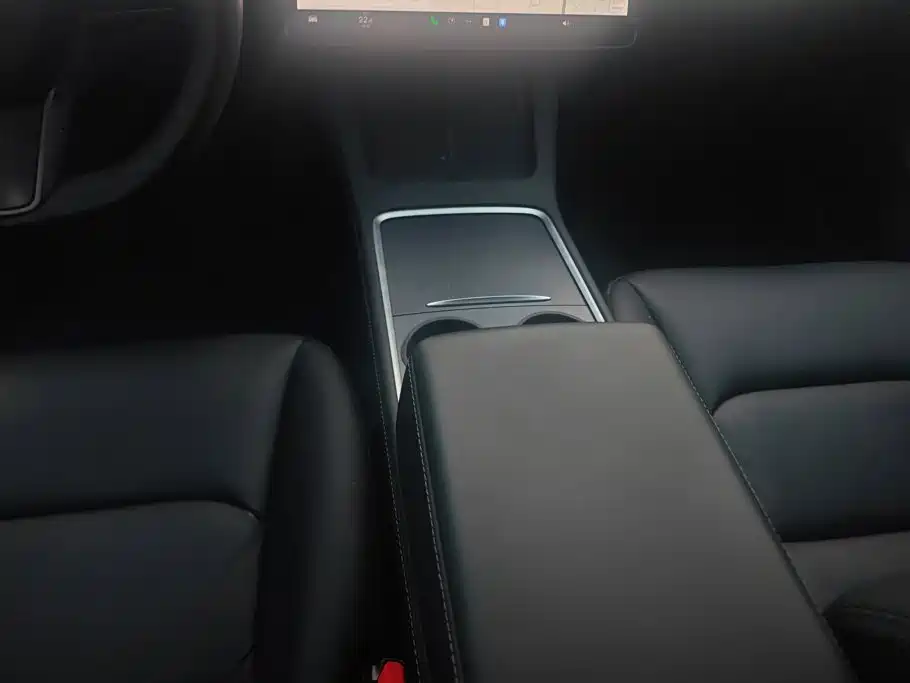 Tesla Model 3 — миниатюра 16