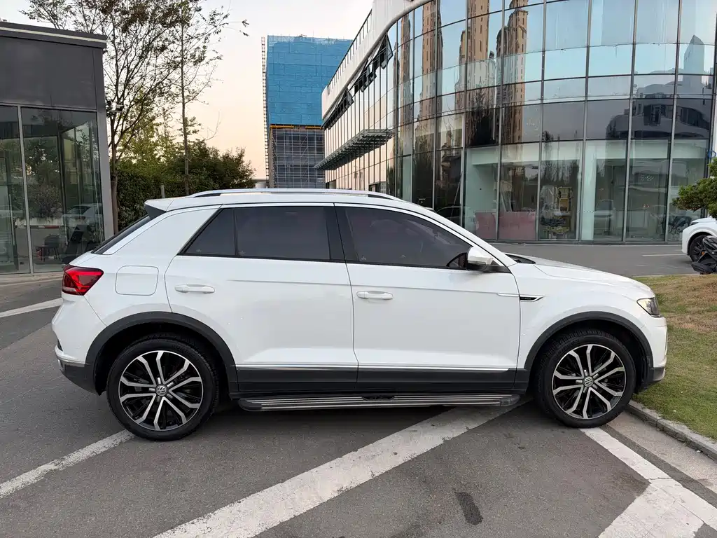 Volkswagen T-Roc — миниатюра 12