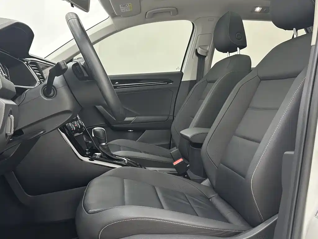 Volkswagen T-Roc 2022 280TSI DSG PLUS