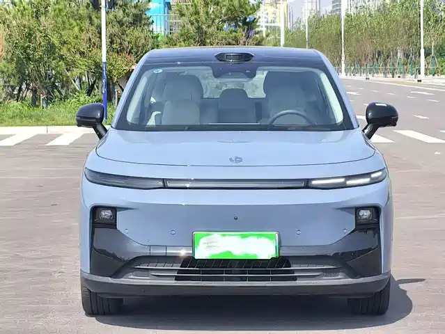 Leapmotor B10