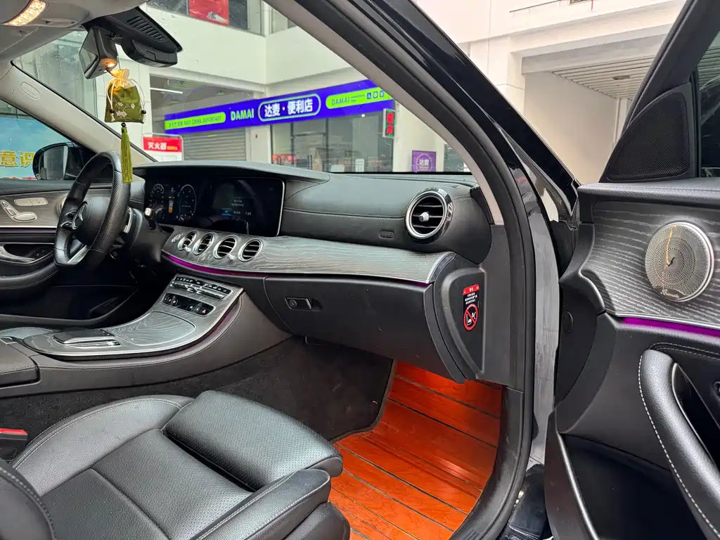 MERCEDES-BENZ E CLASS