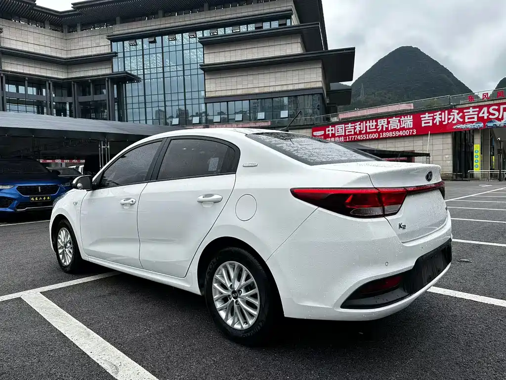 KIA K2