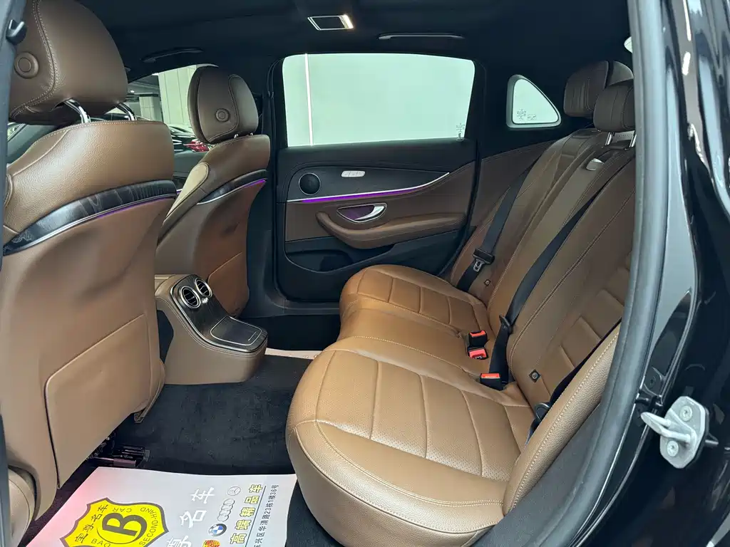 Mercedes-Benz E-Class — миниатюра 8