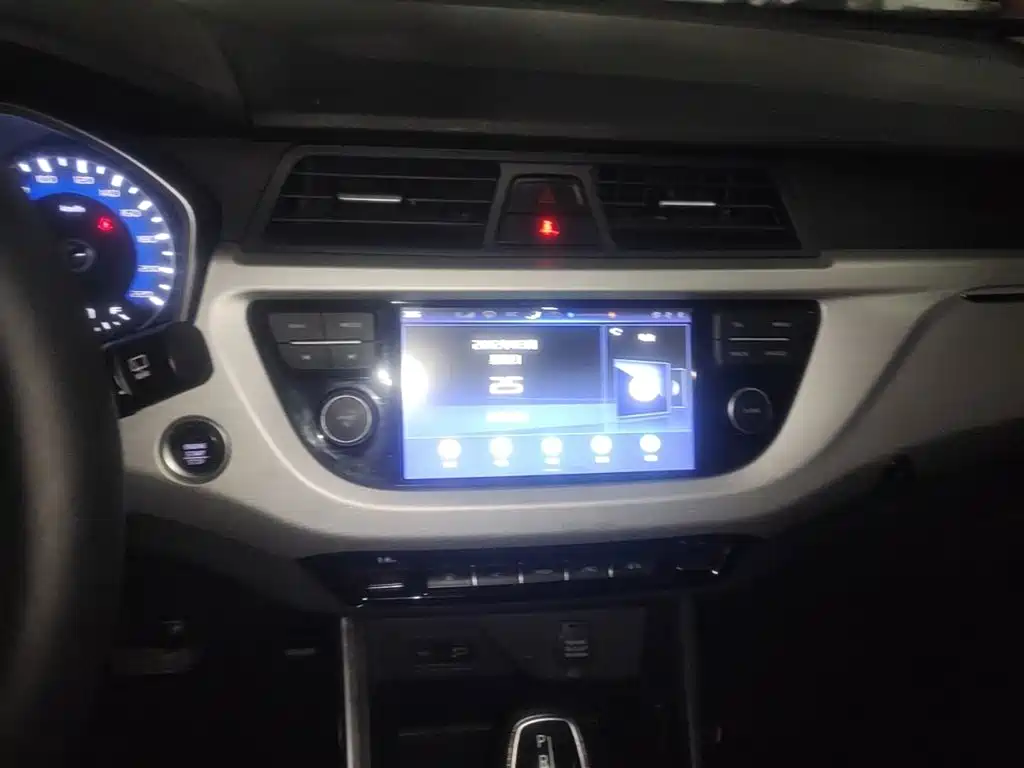 Geely Vision X3 — миниатюра 13