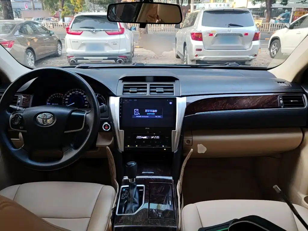 Toyota Camry — миниатюра 10