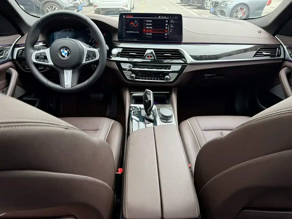 BMW 5 Series — миниатюра 6