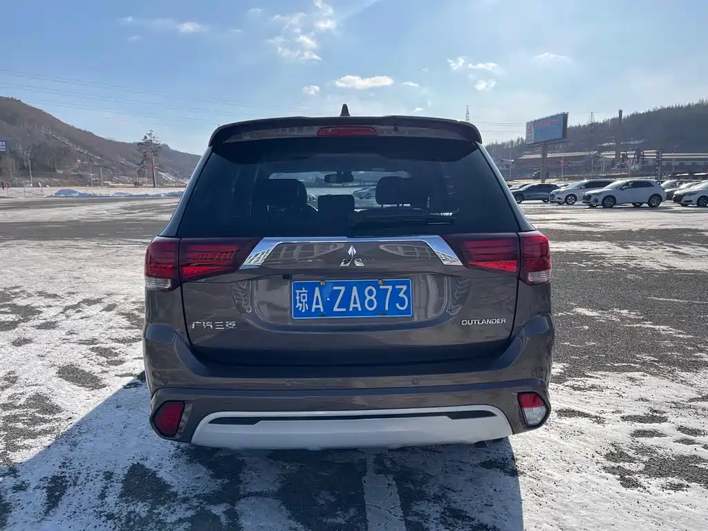 MITSUBISHI OUTLANDER