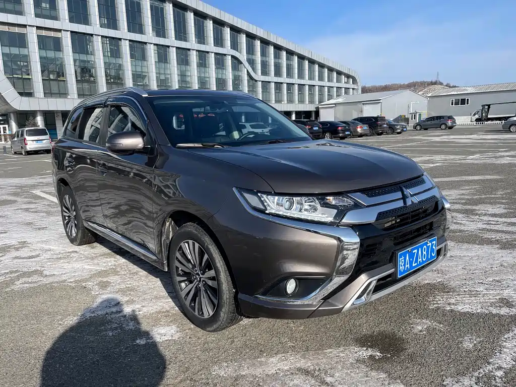 MITSUBISHI OUTLANDER