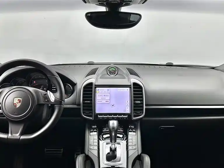 Porsche Cayenne — миниатюра 9