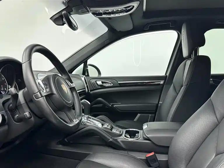 Porsche Cayenne — миниатюра 12