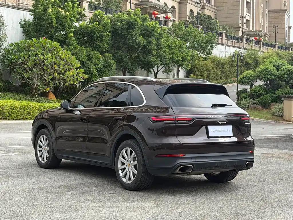 Porsche Cayenne — миниатюра 7