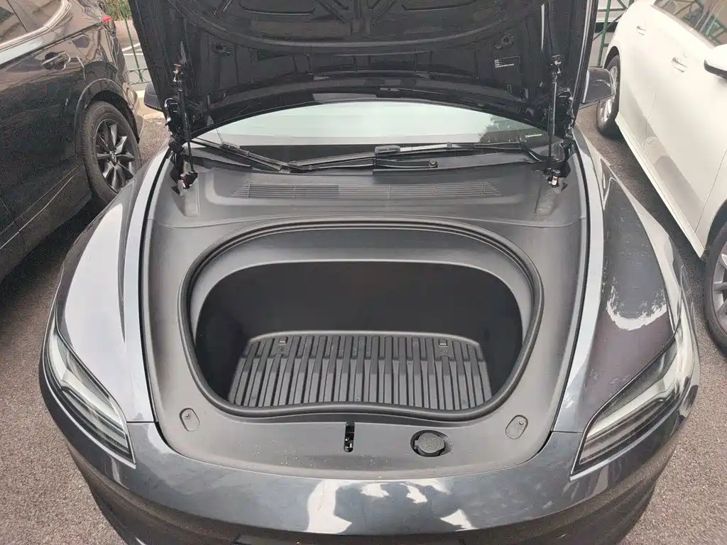 Tesla Model 3 — миниатюра 21