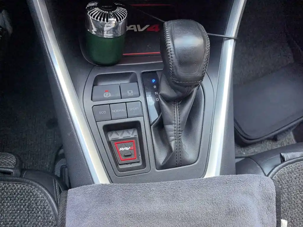 Toyota RAV4 — миниатюра 10