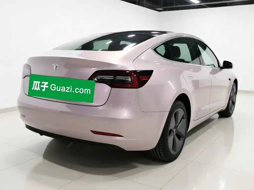Tesla Model 3 — миниатюра 6