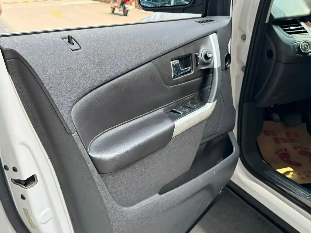 Ford Edge (Import) — миниатюра 4