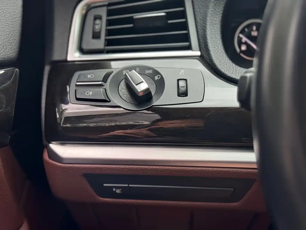 BMW 5 Series GT — миниатюра 11