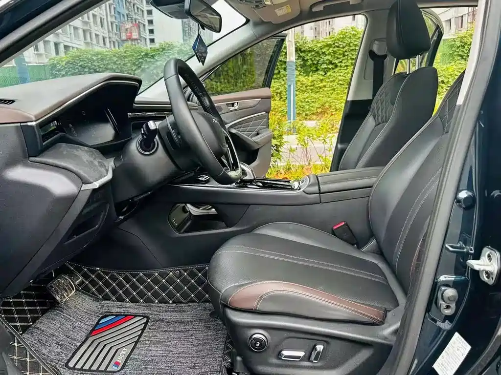 DONGFENG YI HYUN MAX