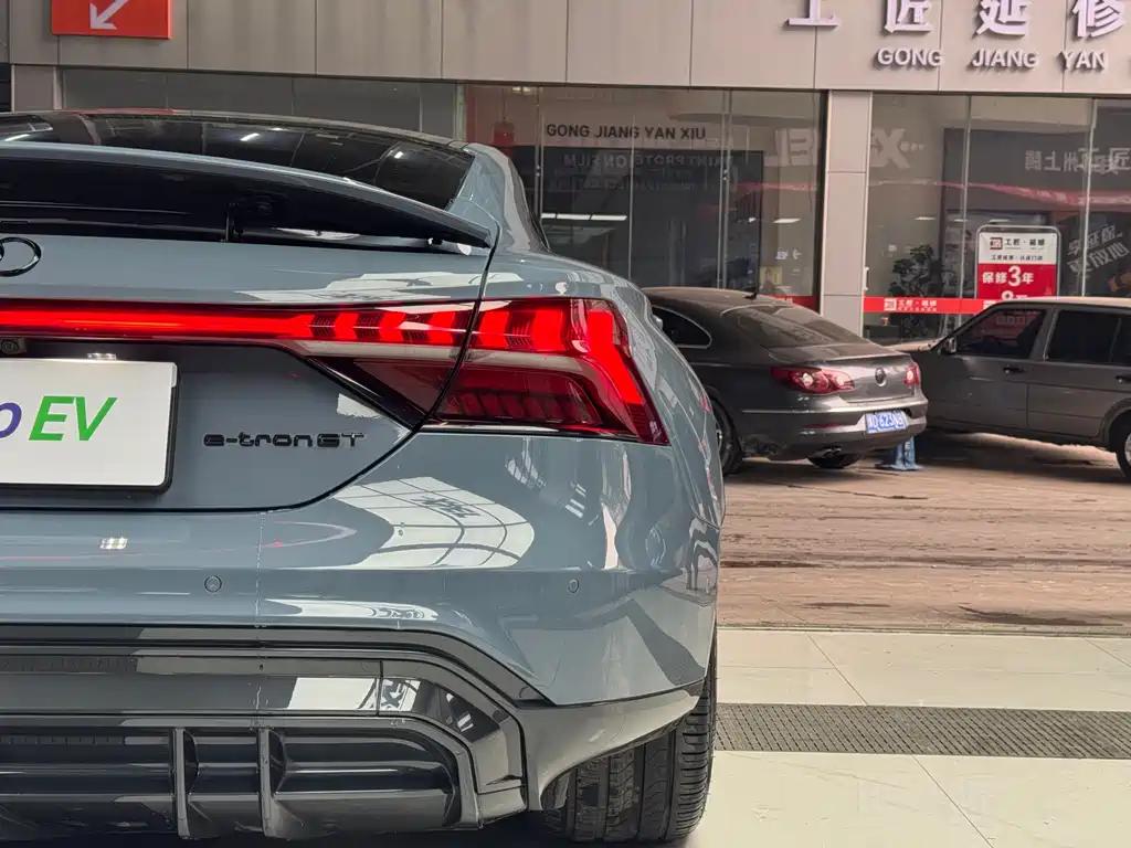 AUDI E TRON GT