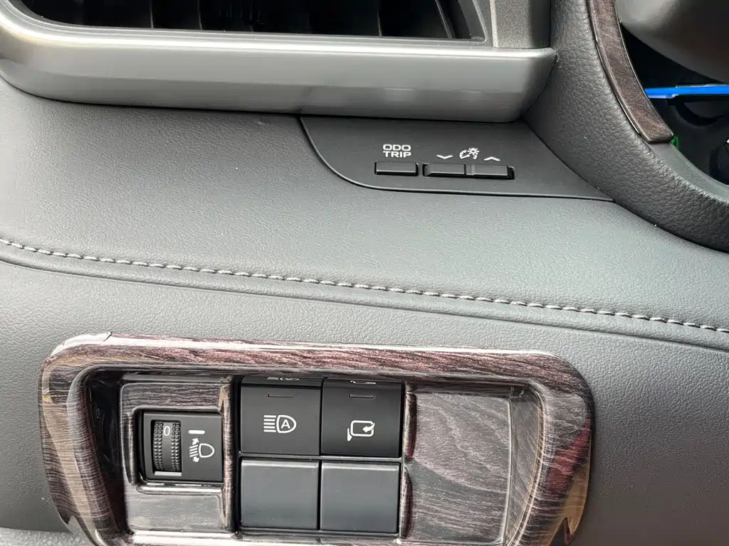 Toyota Crown Kluger — миниатюра 19