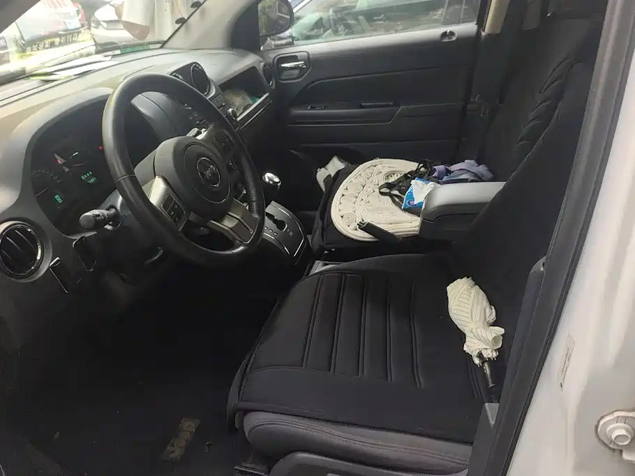 Jeep Compass (Import) — миниатюра 9