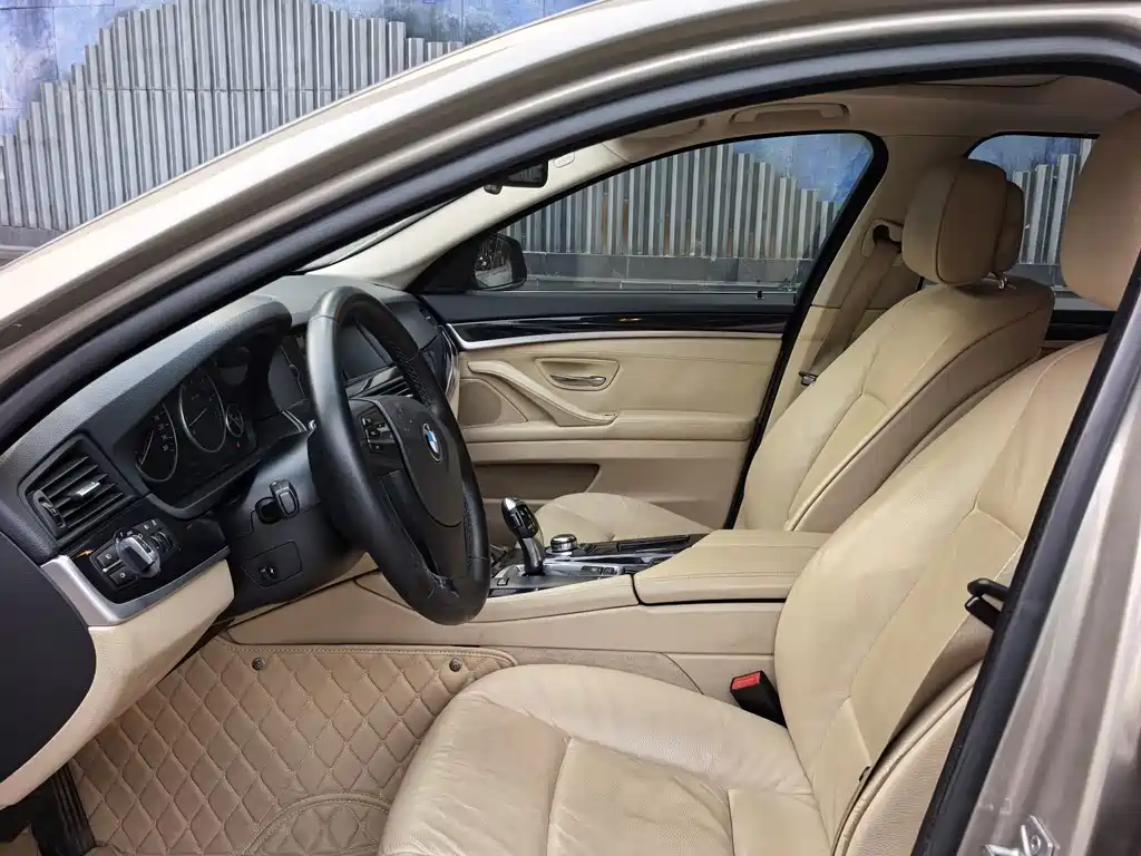 BMW 5 Series — миниатюра 6