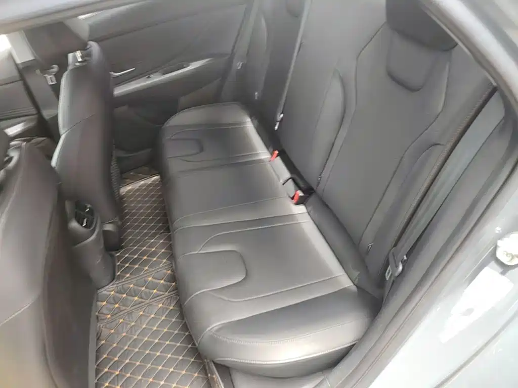 Hyundai Elantra — миниатюра 17