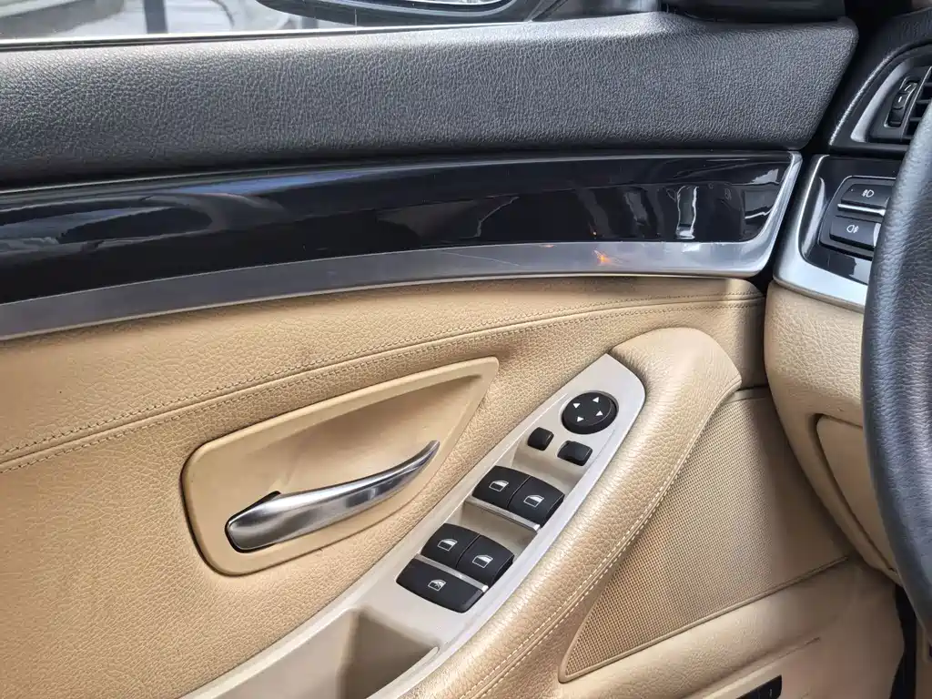 BMW 5 Series — миниатюра 11