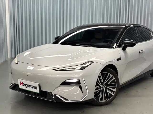 2024 Geely Galaxy E8