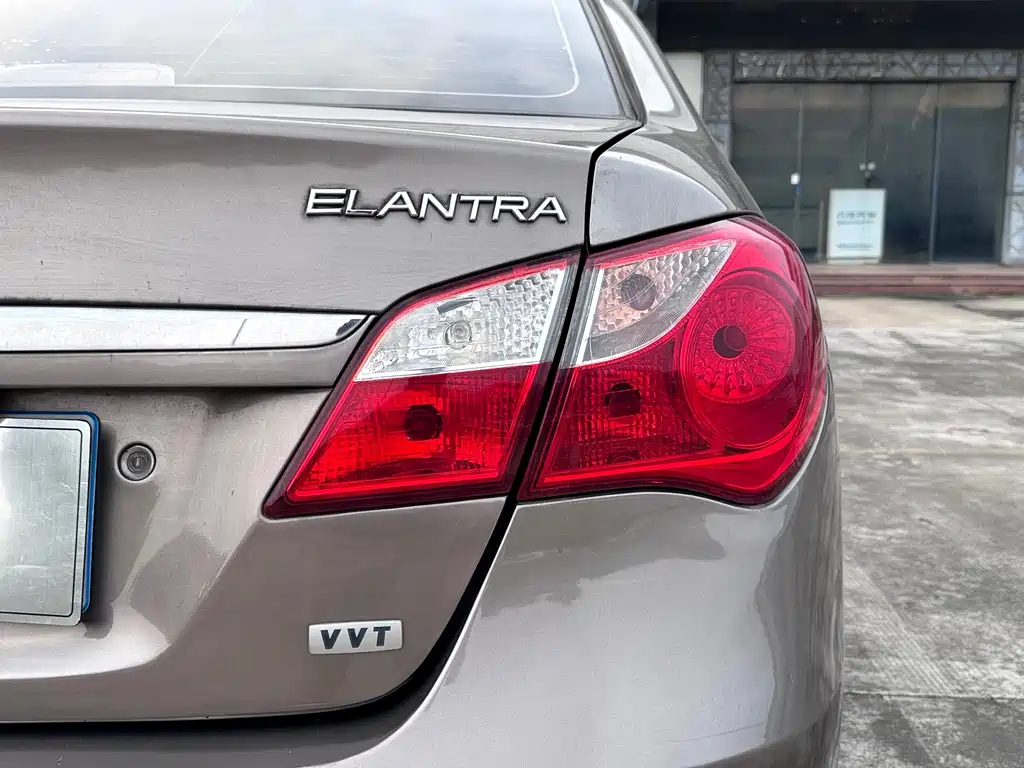 Hyundai Elantra — миниатюра 10